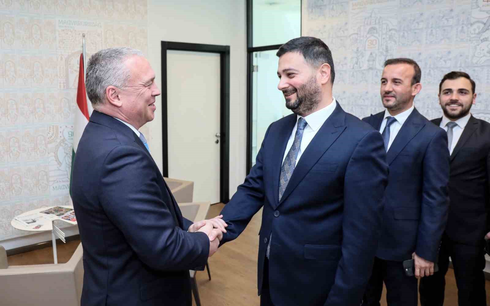 baskan oztekinden laszlo kellera iade i ziyaret 0 uYwJPHYv