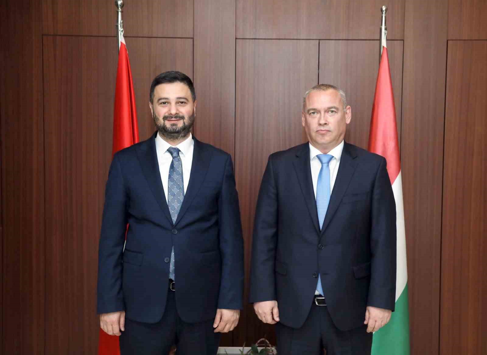 baskan oztekinden laszlo kellera iade i ziyaret 2 QJwRyM7r