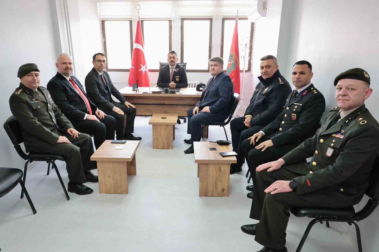 baskan pehlivan sehit ailelerini ziyaret etti basimizin tacisiniz 2 jf2I3tjp