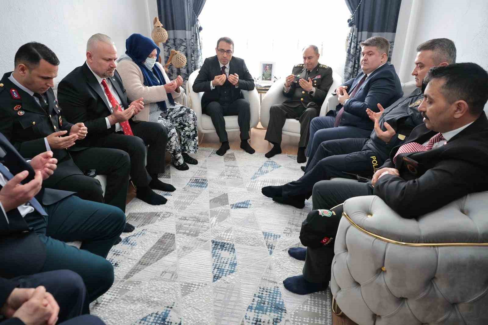 baskan pehlivan sehit ailelerini ziyaret etti basimizin tacisiniz 6 3IK395aI