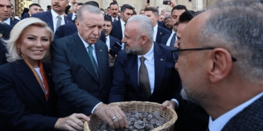 baskan-pehlivandan-cumhurbaskani-erdogana-incir-ikrami-FtkVm8E9.jpg