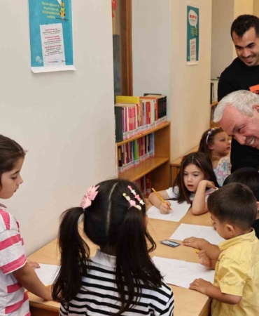 baskan-sadi-ozdemir-cocuklar-ve-ebeveynleri-ile-kutuphane-bulustu-YdK7KB58.jpg