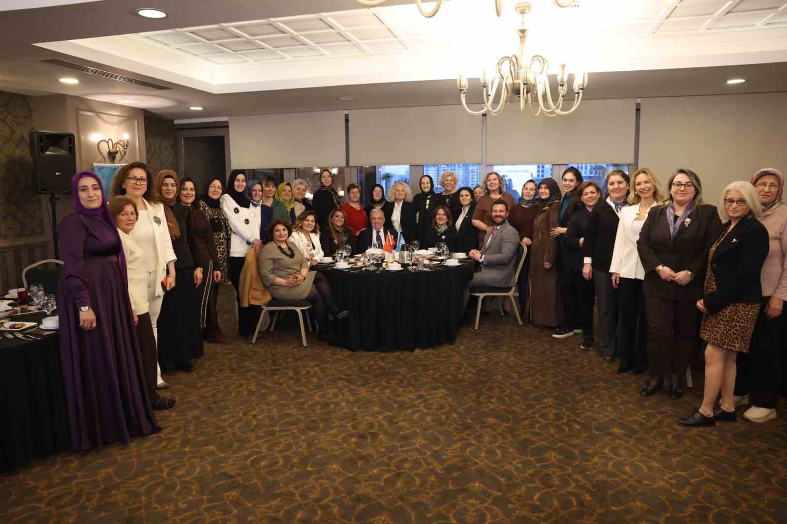 baskan sadi ozdemir nilufer bir kadin kentidir 0