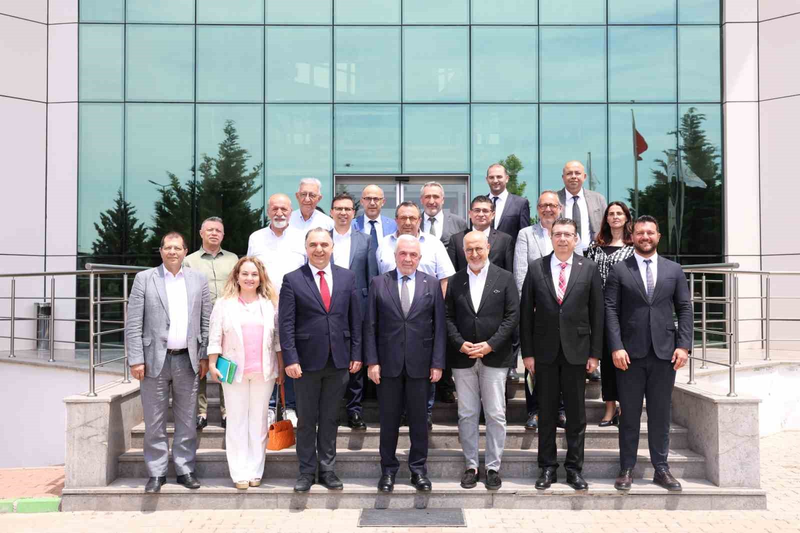 Başkan Şadi Özdemir sanayicilerle buluştu 6 baskan sadi ozdemir sanayicilerle bulustu 2 D1yP4QPY
