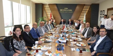 baskan-sadi-ozdemir-sanayicilerle-bulustu-W7DfhOfB.jpg