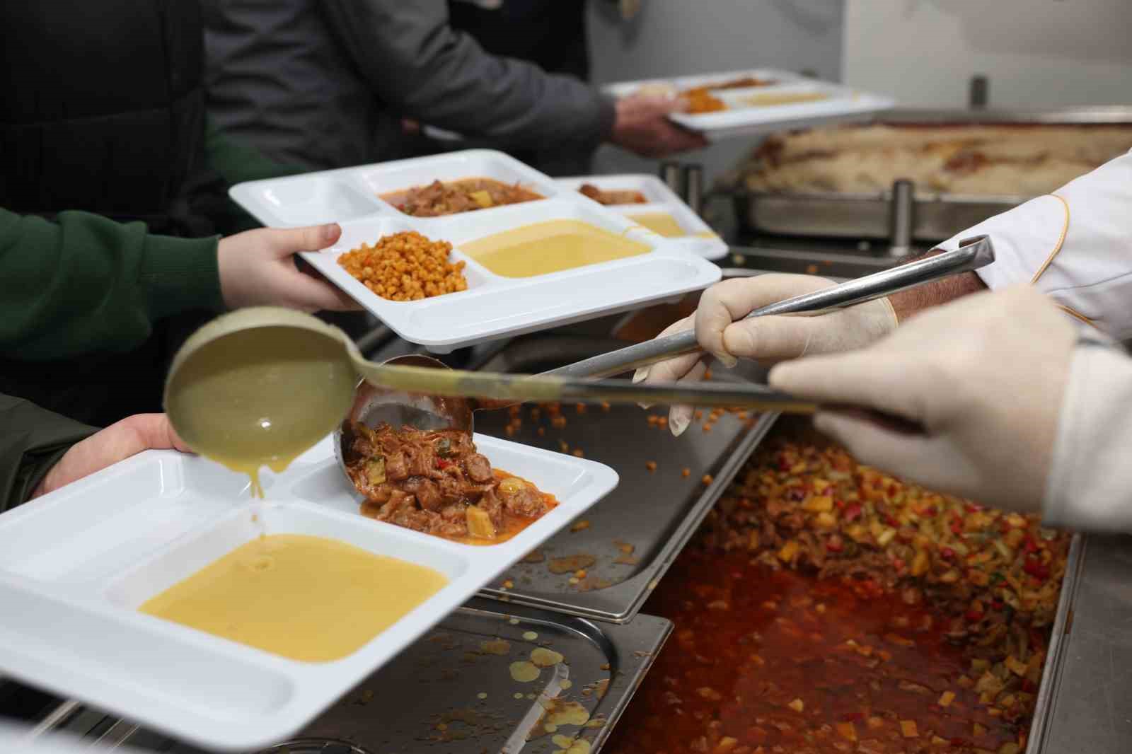 baskan sadi ozdemir vatandaslarla iftarda bulustu 1