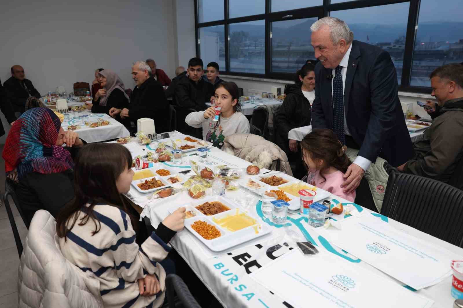 baskan sadi ozdemir vatandaslarla iftarda bulustu 3 guPmQI9F