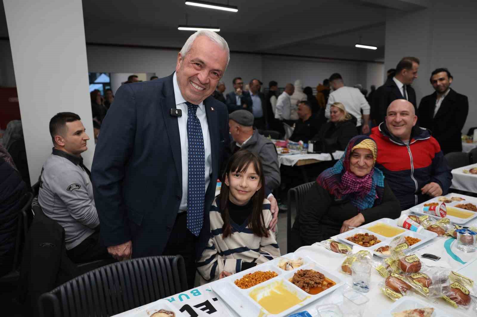 baskan sadi ozdemir vatandaslarla iftarda bulustu 4 IEBqpymJ