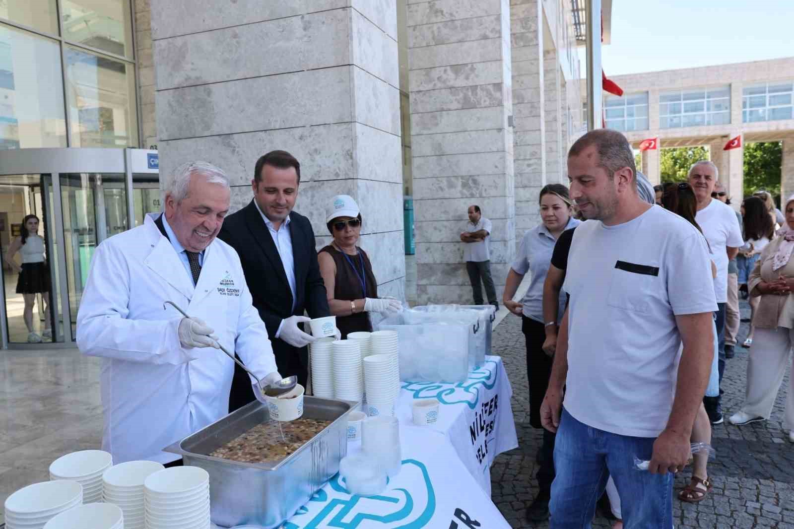 Başkan Şadi Özdemir’den aşure ikramı 9 baskan sadi ozdemirden asure ikrami 5 73upYkE3