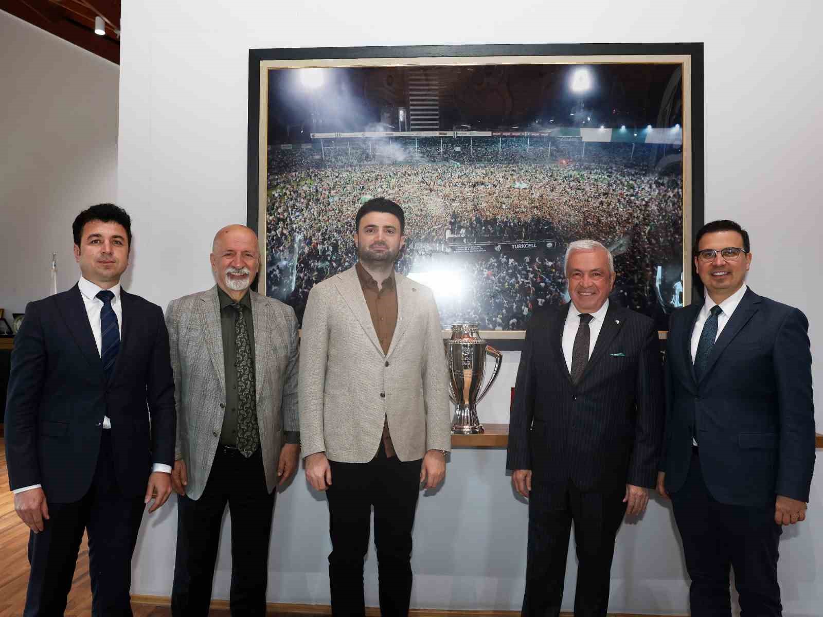 baskan sadi ozdemirden bursaspora tebrik ziyareti 3 g8prN7ta