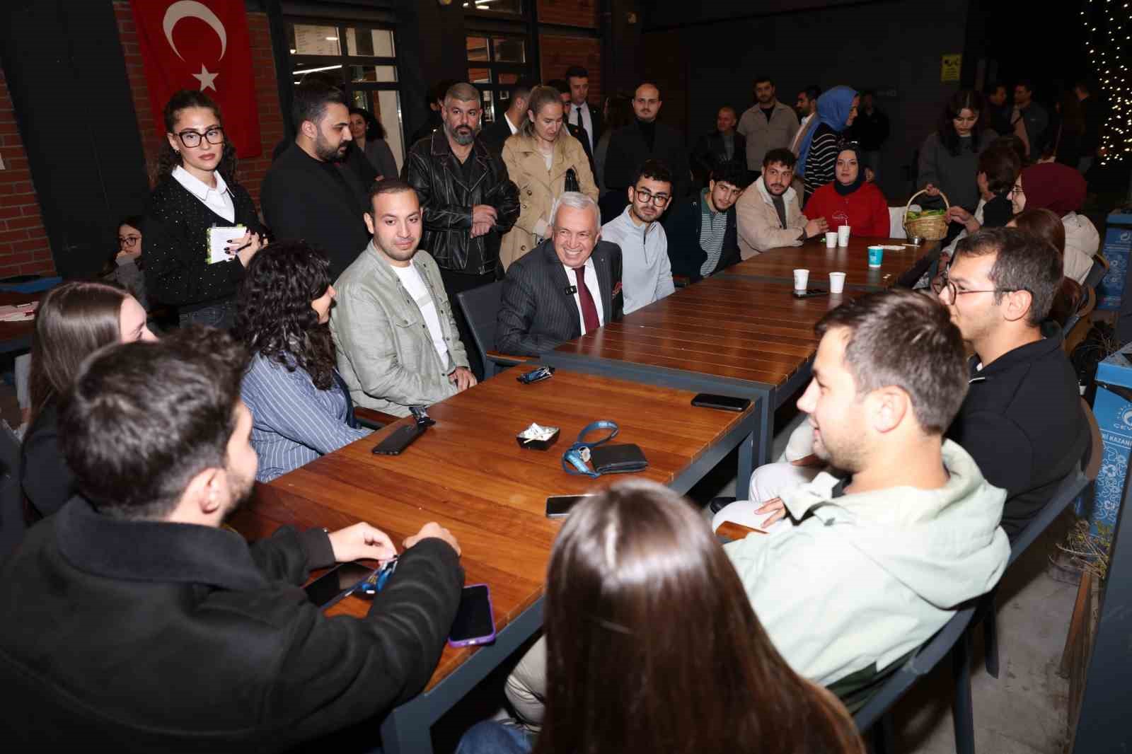 baskan sadi ozdemirden universitelilere vize morali 1 lLQbMf2d