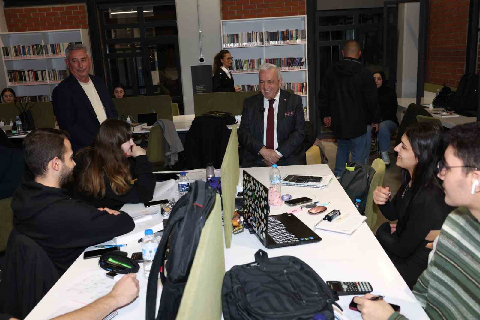 baskan sadi ozdemirden universitelilere vize morali 4