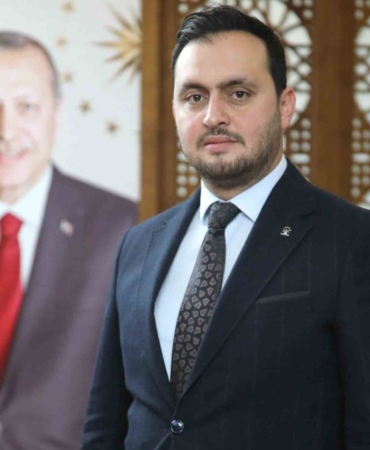 baskan-selmanoglu-genclerin-onunu-acan-siyasi-hareketiz-Qgpj5lVv.jpg