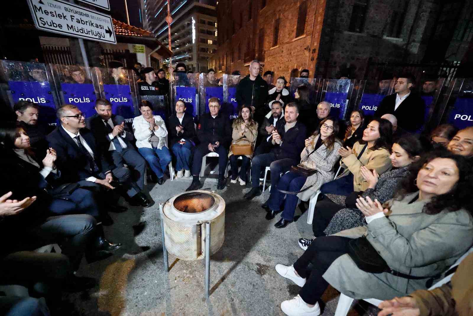 baskan tugay meslek fabrikasi onunde sabahladi 1 5N4qHpwX
