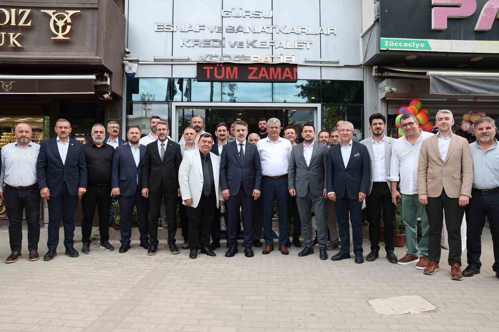 baskan vekili biba gursuya cikarma yapti 5 RzijXmmF
