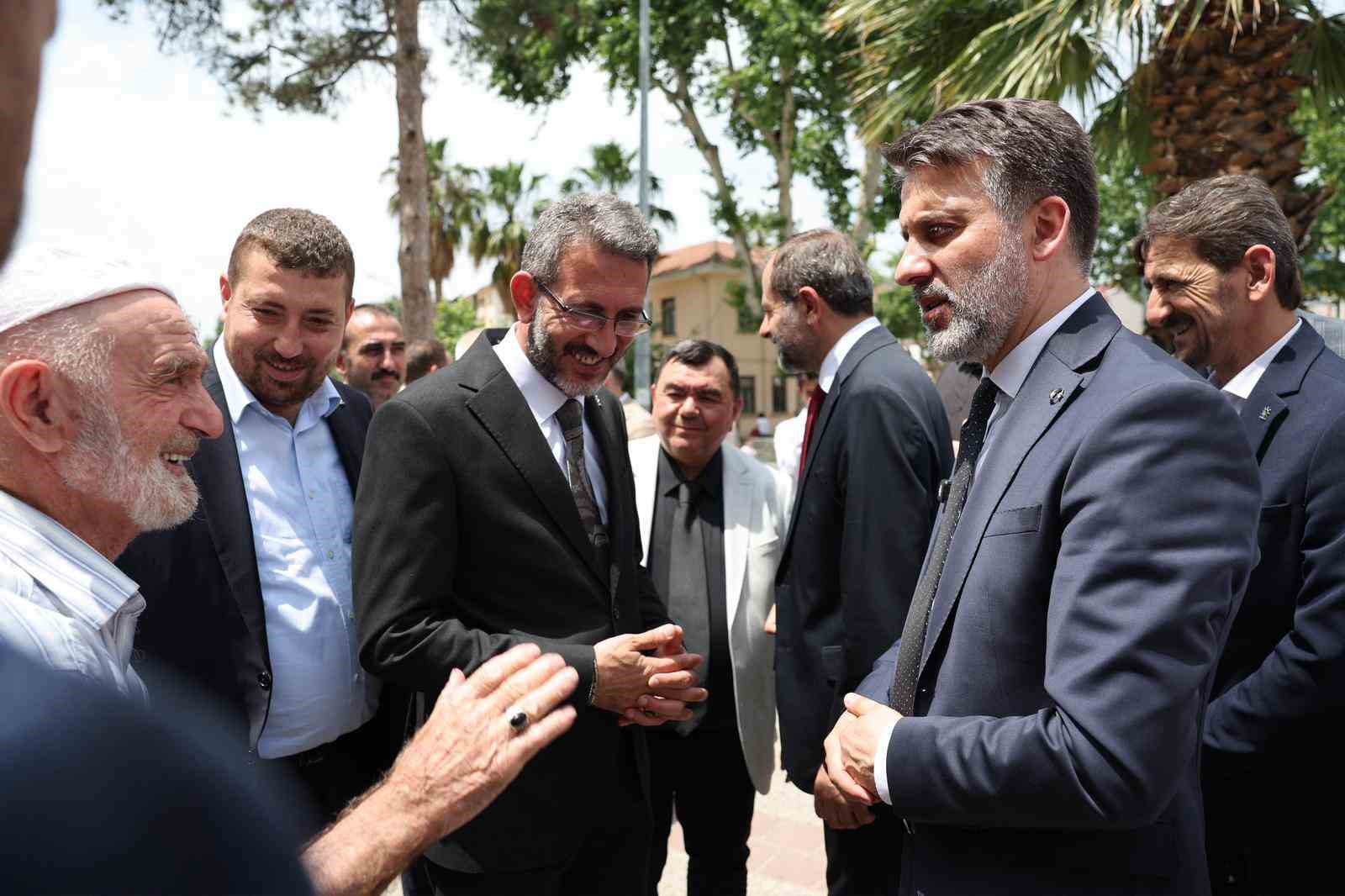 baskan vekili biba gursuya cikarma yapti 6 mfDsLpUS
