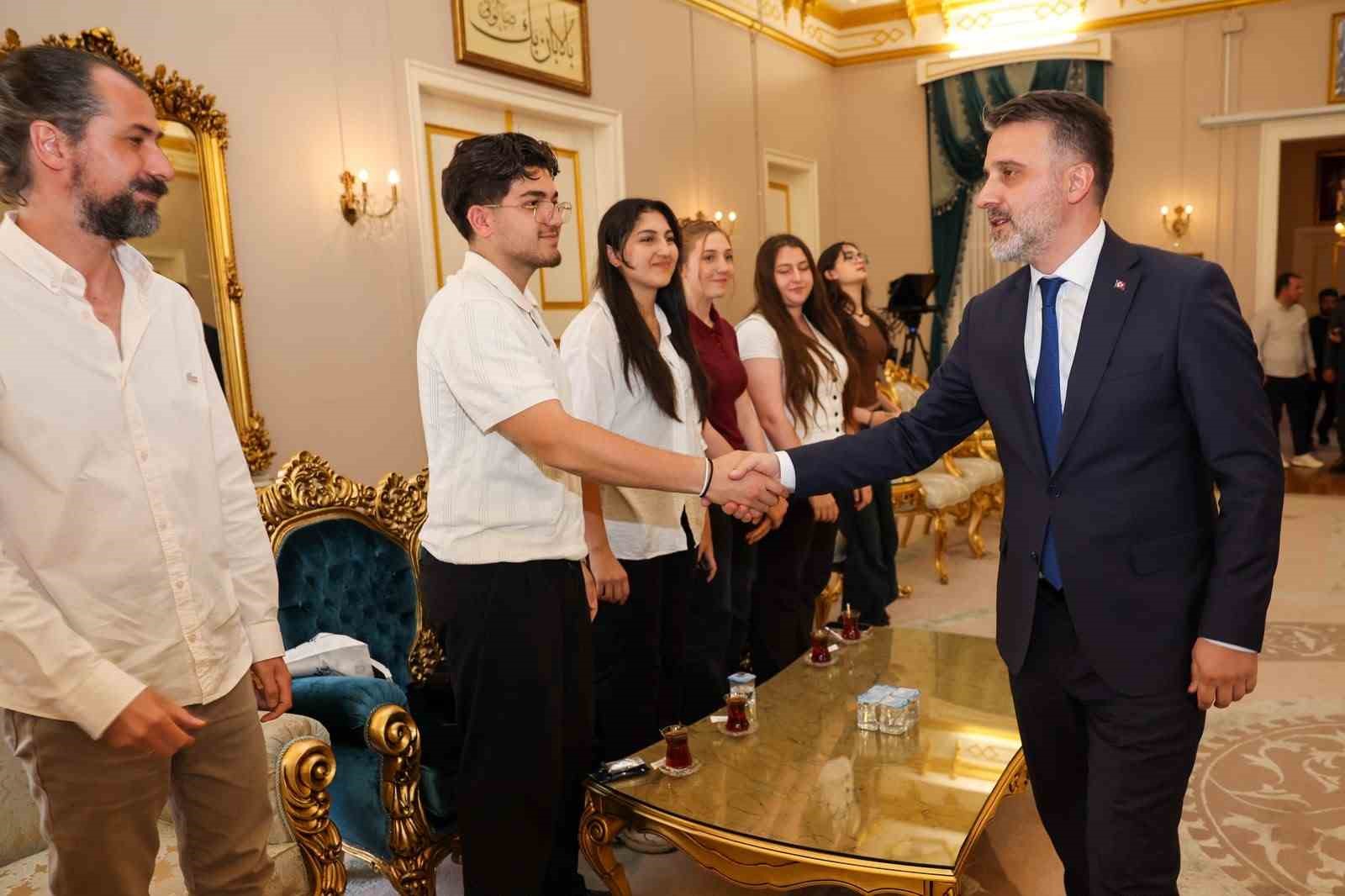 Başkan Vekili Biba, şampiyon marşın bestecilerini ağırladı 5 baskan vekili biba sampiyon marsin bestecilerini agirladi 1 AepLupju