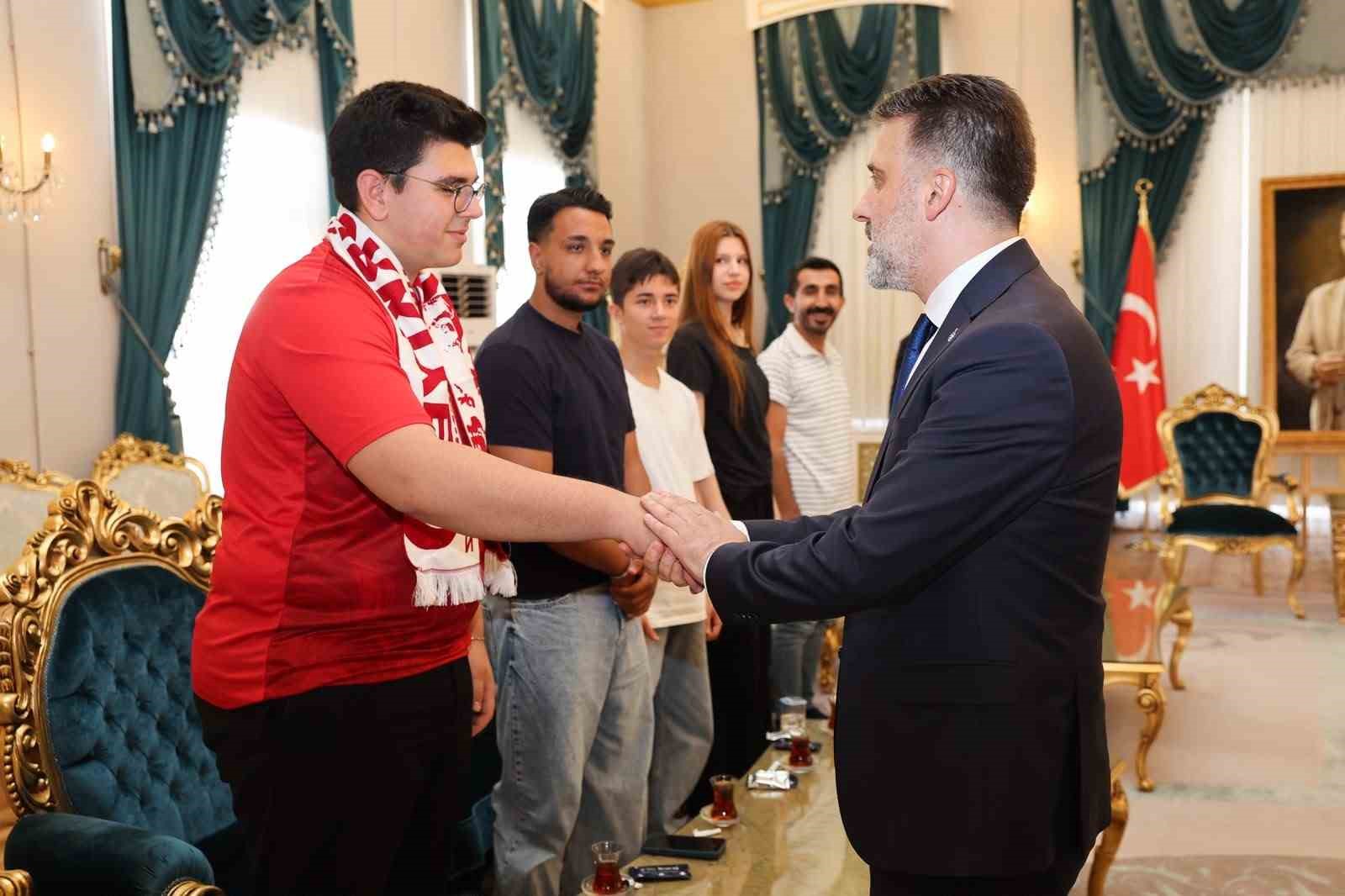 Başkan Vekili Biba, şampiyon marşın bestecilerini ağırladı 7 baskan vekili biba sampiyon marsin bestecilerini agirladi 3