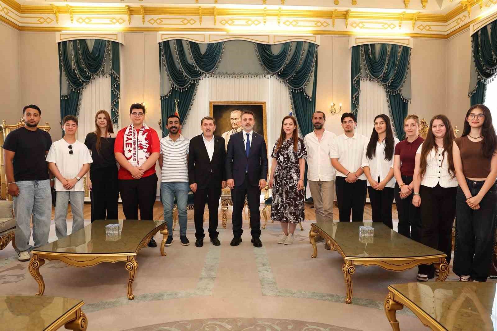 Başkan Vekili Biba, şampiyon marşın bestecilerini ağırladı 8 baskan vekili biba sampiyon marsin bestecilerini agirladi 4 TAr6jJ6u