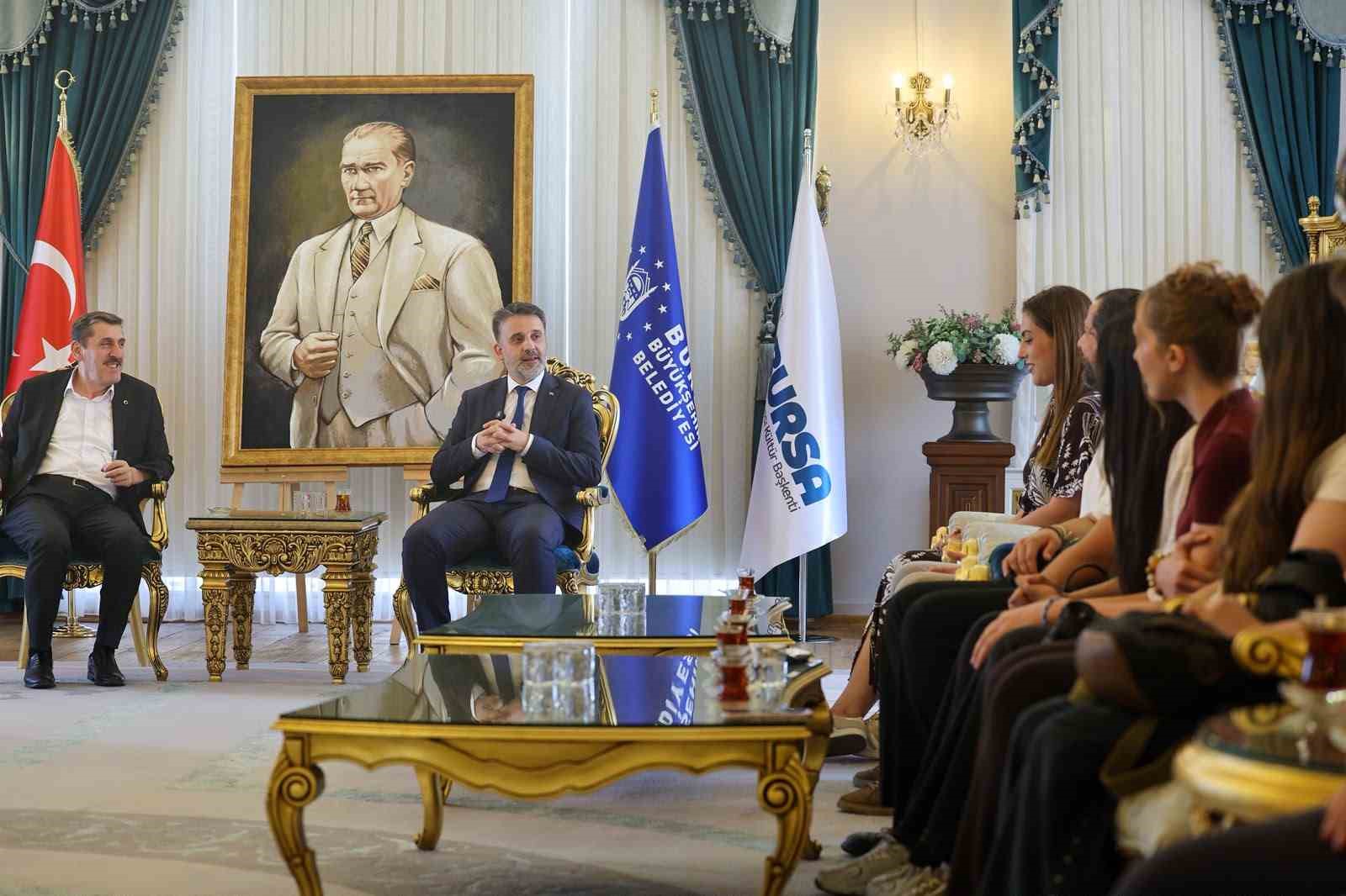 Başkan Vekili Biba, şampiyon marşın bestecilerini ağırladı 10 baskan vekili biba sampiyon marsin bestecilerini agirladi 6 yyTCac25
