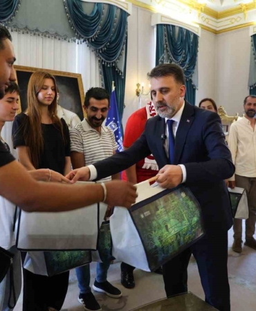 baskan-vekili-biba-sampiyon-marsin-bestecilerini-agirladi-Star4J58.jpg