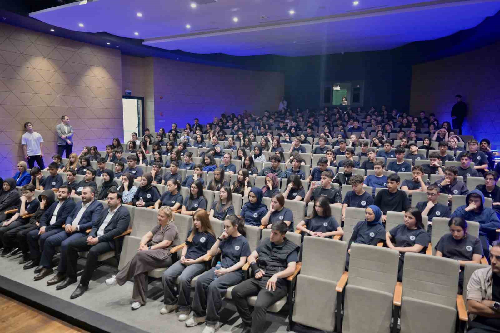 baskan vekili can aksoy tugvanin kariyer bulusmasinda genclerle bir araya geldi 3 1DkOkWw5