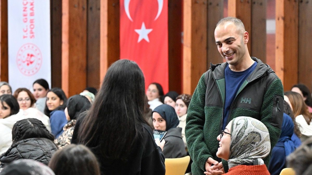 baskan vekili karadeniz genclik kamplari programinda ogrencilerin sorularini yanitladi 3 fnu8yL7D