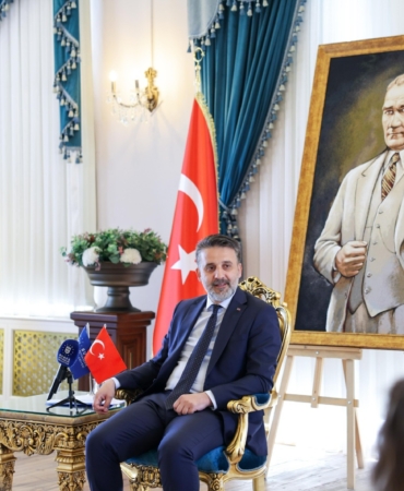 baskan-vekili-sahin-biba-altin-karagoz-halk-danslari-yarismasi-ekiplerini-agirladi