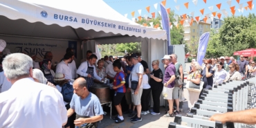 baskan-vekili-sahin-biba-niluferde-asure-dagitti