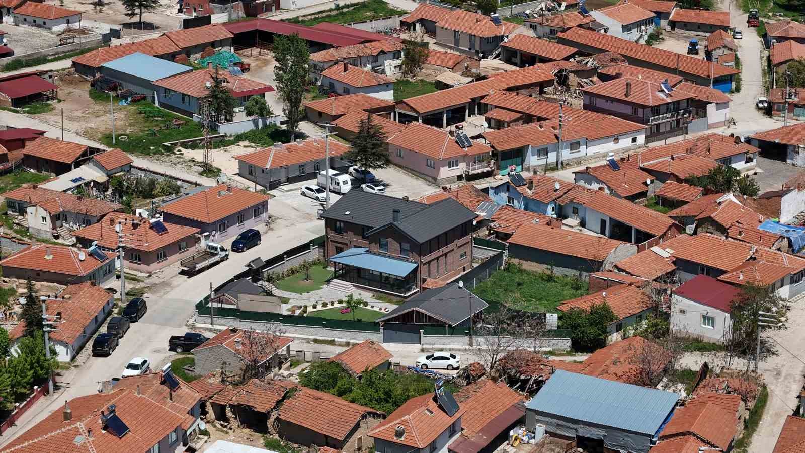 baskan yardimcisi oglunun uzerine sirket kurup koye villa yaptirmis 1 E2yc9fdK