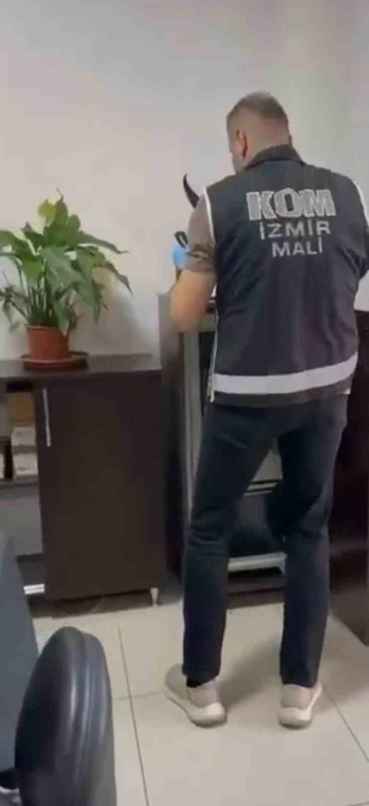 baskan yardimcisinin odasindan ruhsatsiz silah cikti 1 wtWi7Ltp