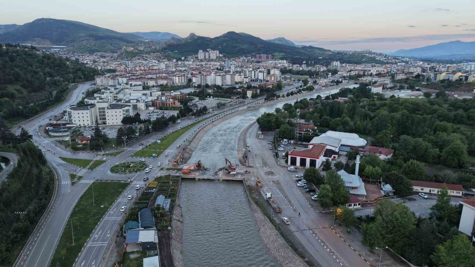 baskan yazicioglu yikilan kopru dsi standartlarina uygun bir kopru degildi 5 RlSQpRff