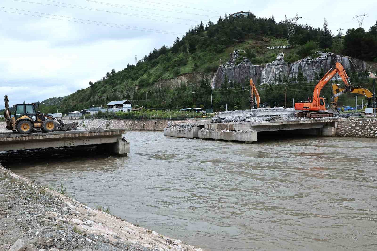 Başkan Yazıcıoğlu’ndan yıkımı gerçekleştirilen ÇEDAŞ köprüsü yerine yeni köprü müjdesi 7 baskan yazicioglundan yikimi gerceklestirilen cedas koprusu yerine yeni kopru mujdesi 3 zH5UPjAj