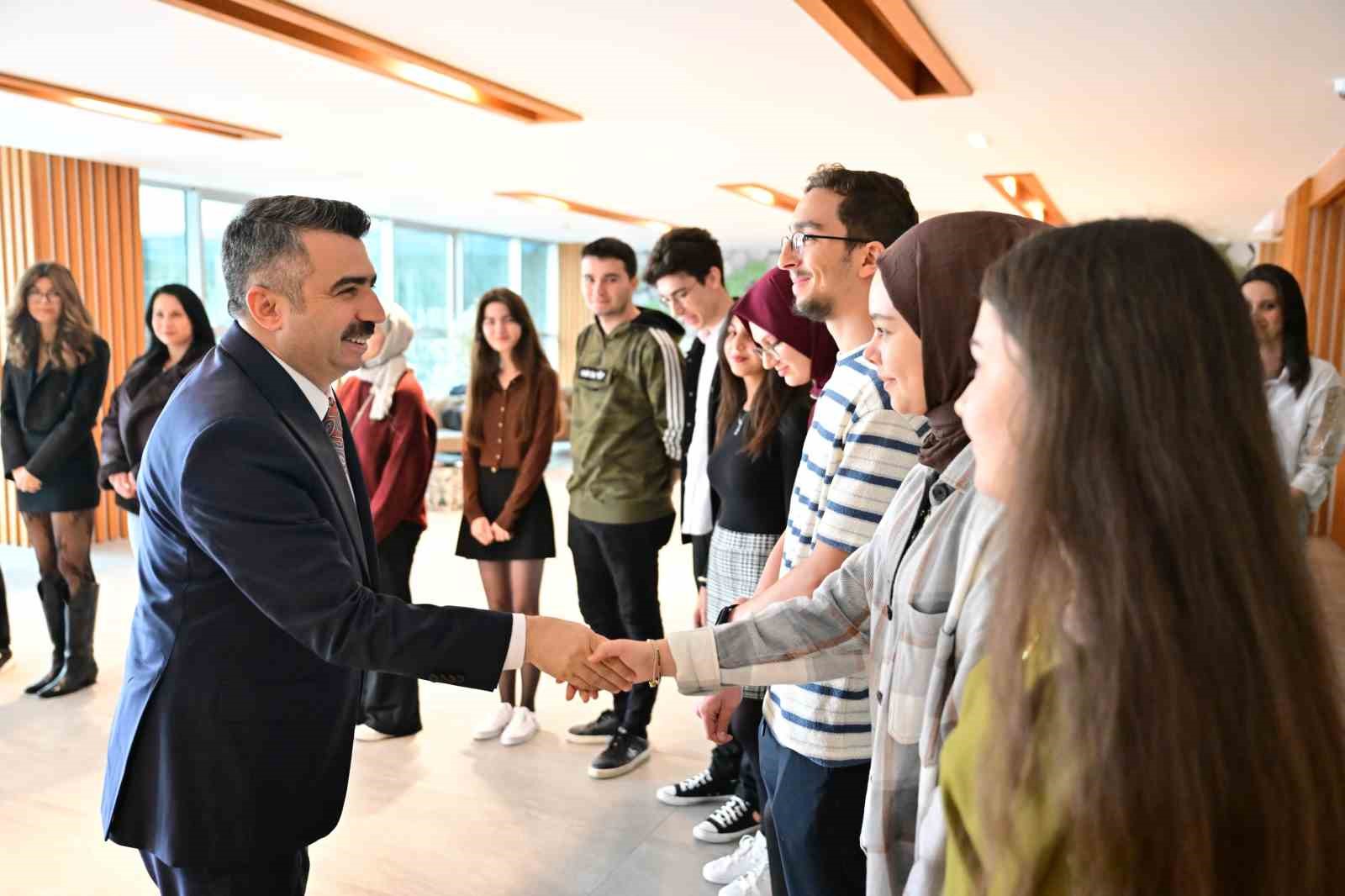 baskan yilmaz genclerle bulustu 1 qnUsC4RN