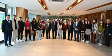 baskan-yilmaz-genclerle-bulustu-zmMHl6y2.jpg