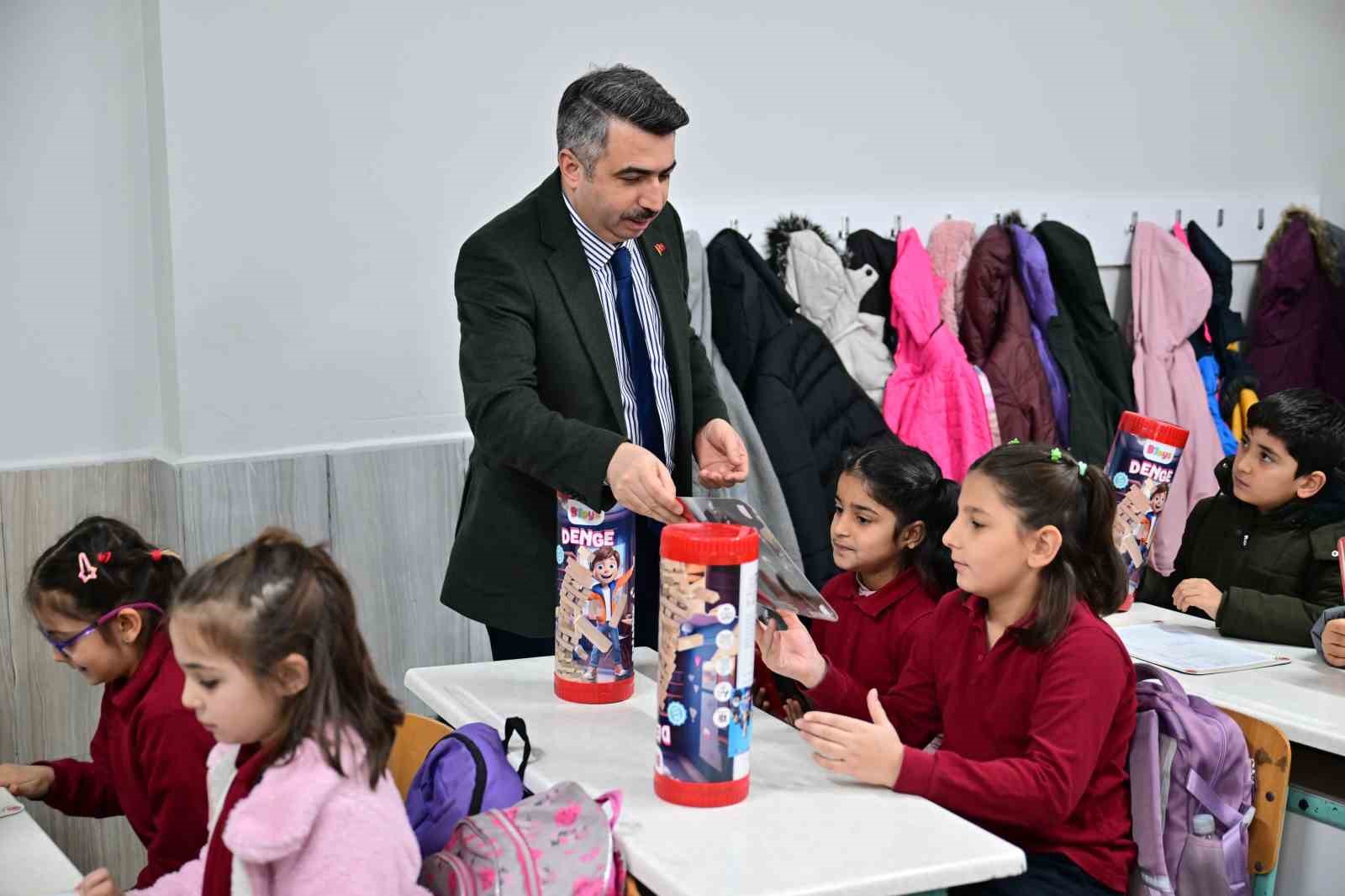 baskan yilmaz ogrencilerin karne heyecanina ortak oldu 3 BMqO62eC
