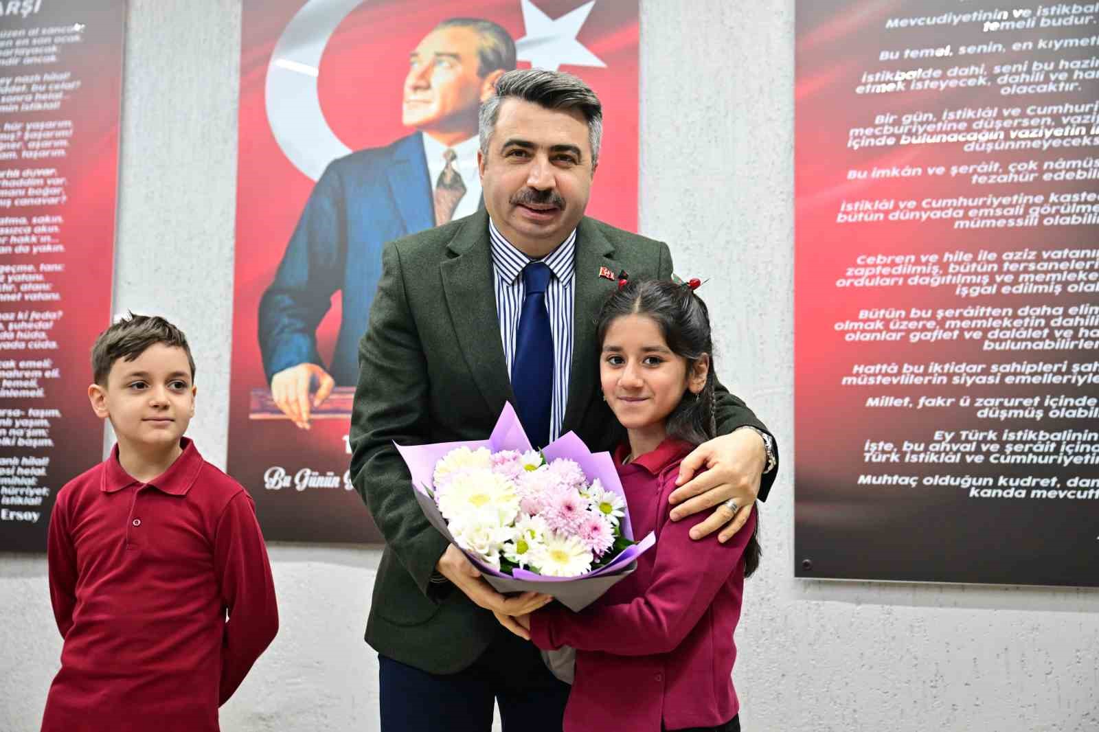 baskan yilmaz ogrencilerin karne heyecanina ortak oldu 5 HQlPXEMr