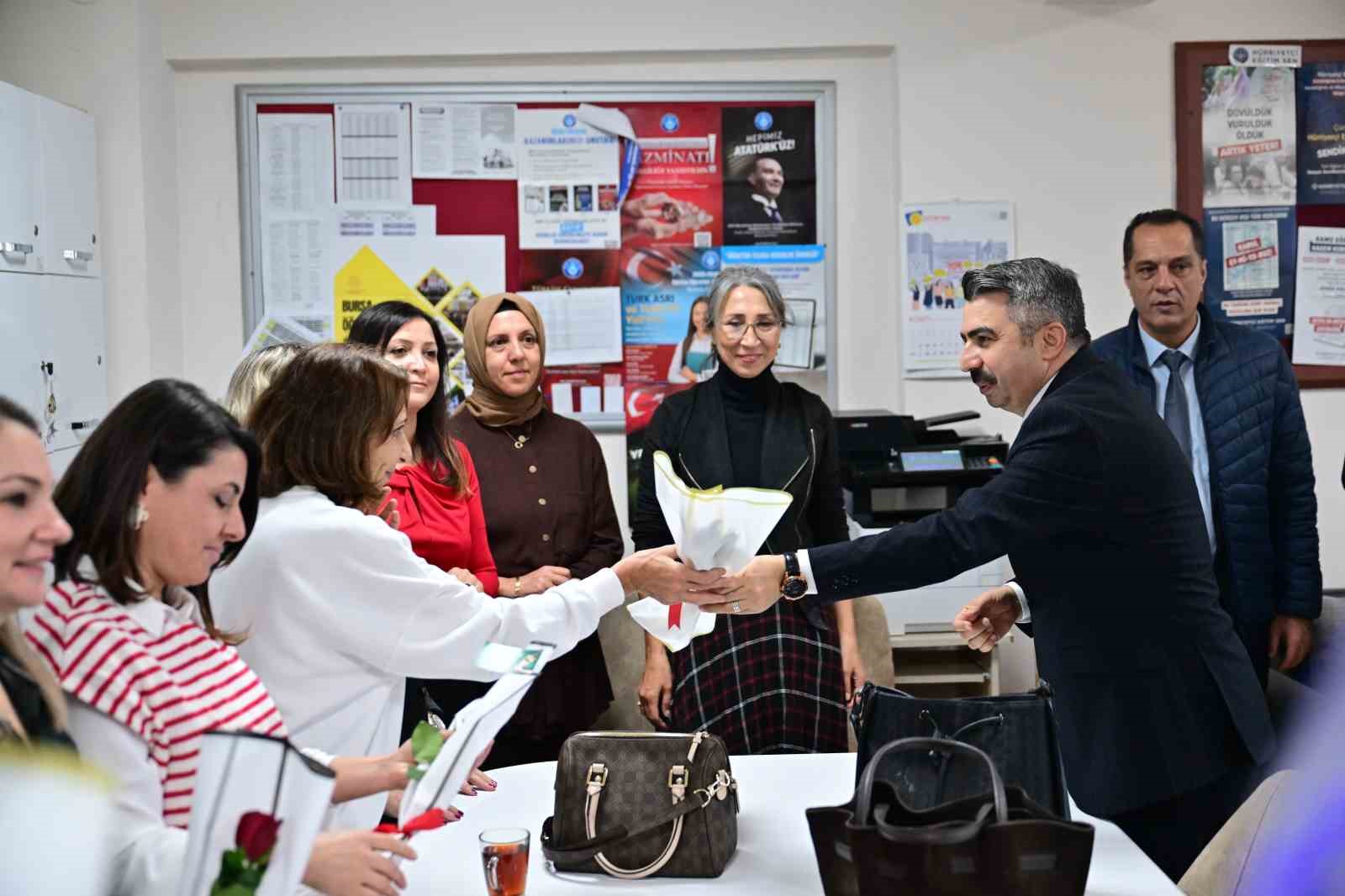 baskan yilmaz ogretmenler bizim kahramanlarimizdir 1 MZXQOV2q
