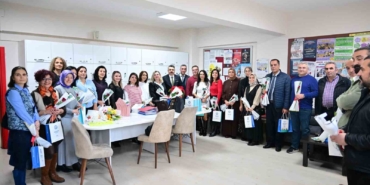baskan-yilmaz-ogretmenler-bizim-kahramanlarimizdir-Y2NDe1Wr.jpg