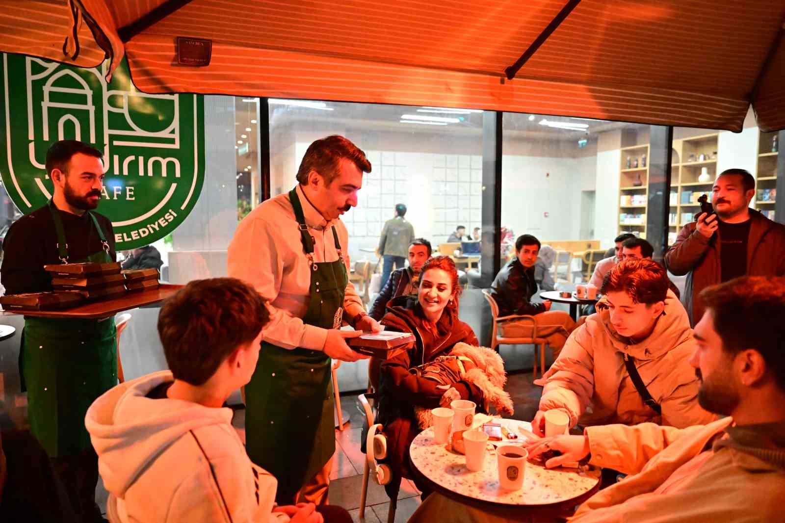 baskan yilmaz once pisirdi sonra ikram etti 2 XNzVO2zY