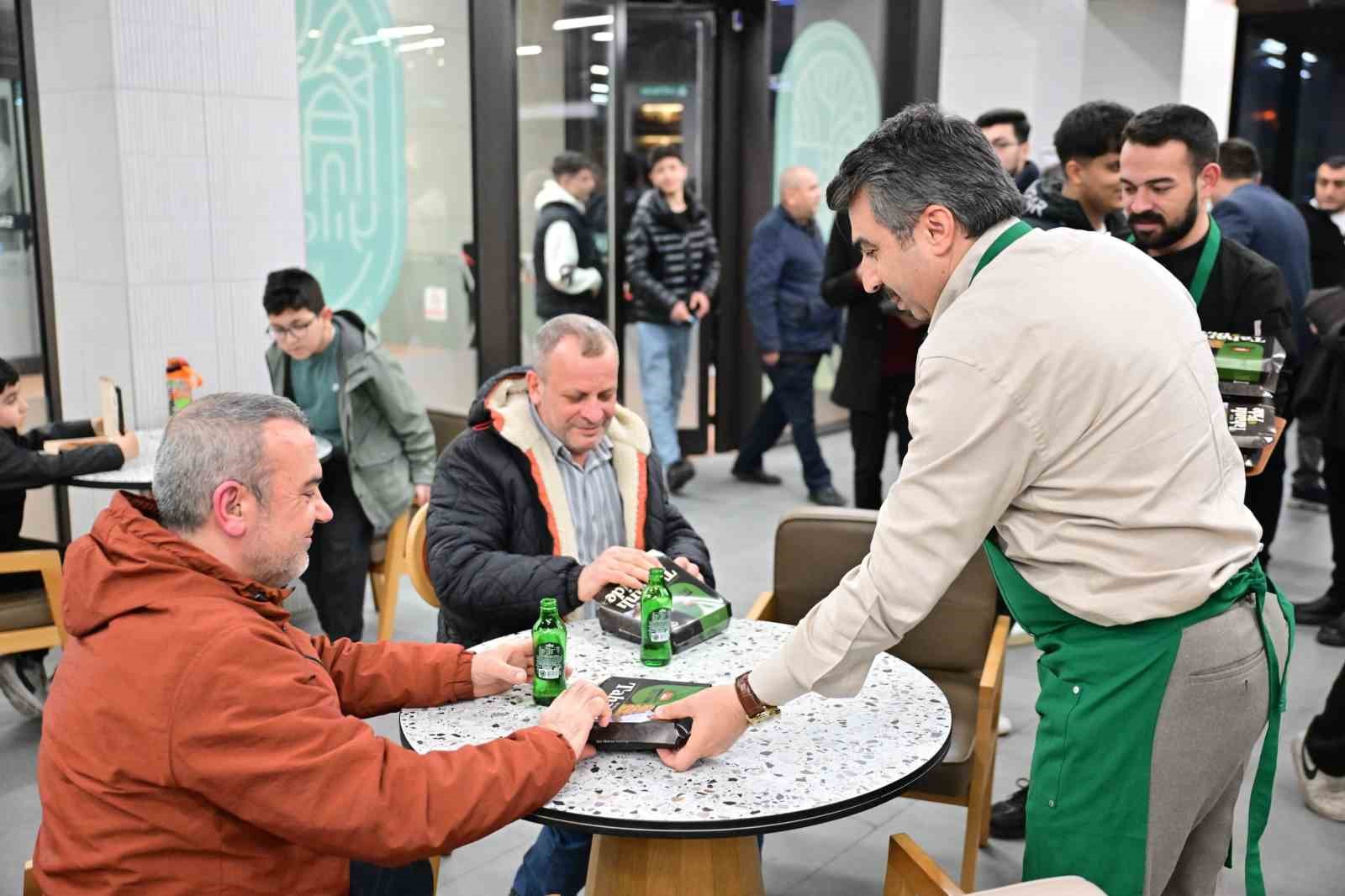 baskan yilmaz once pisirdi sonra ikram etti 3 63rTDYfU
