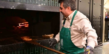 baskan-yilmaz-once-pisirdi-sonra-ikram-etti-5hZtL3Py.jpg
