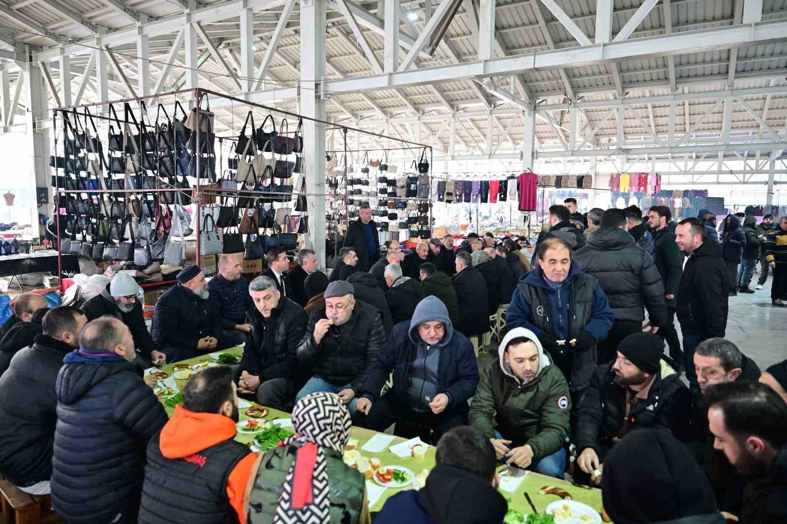 baskan yilmaz pazar esnafiyla bulustu 1 TGc3cKRW