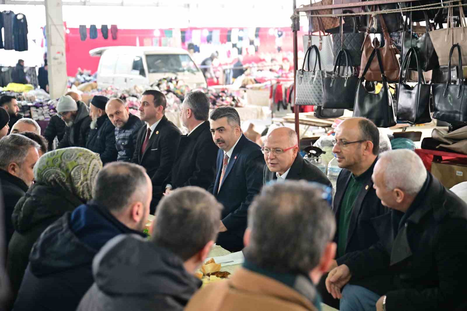 baskan yilmaz pazar esnafiyla bulustu 2 zpAmHMf2
