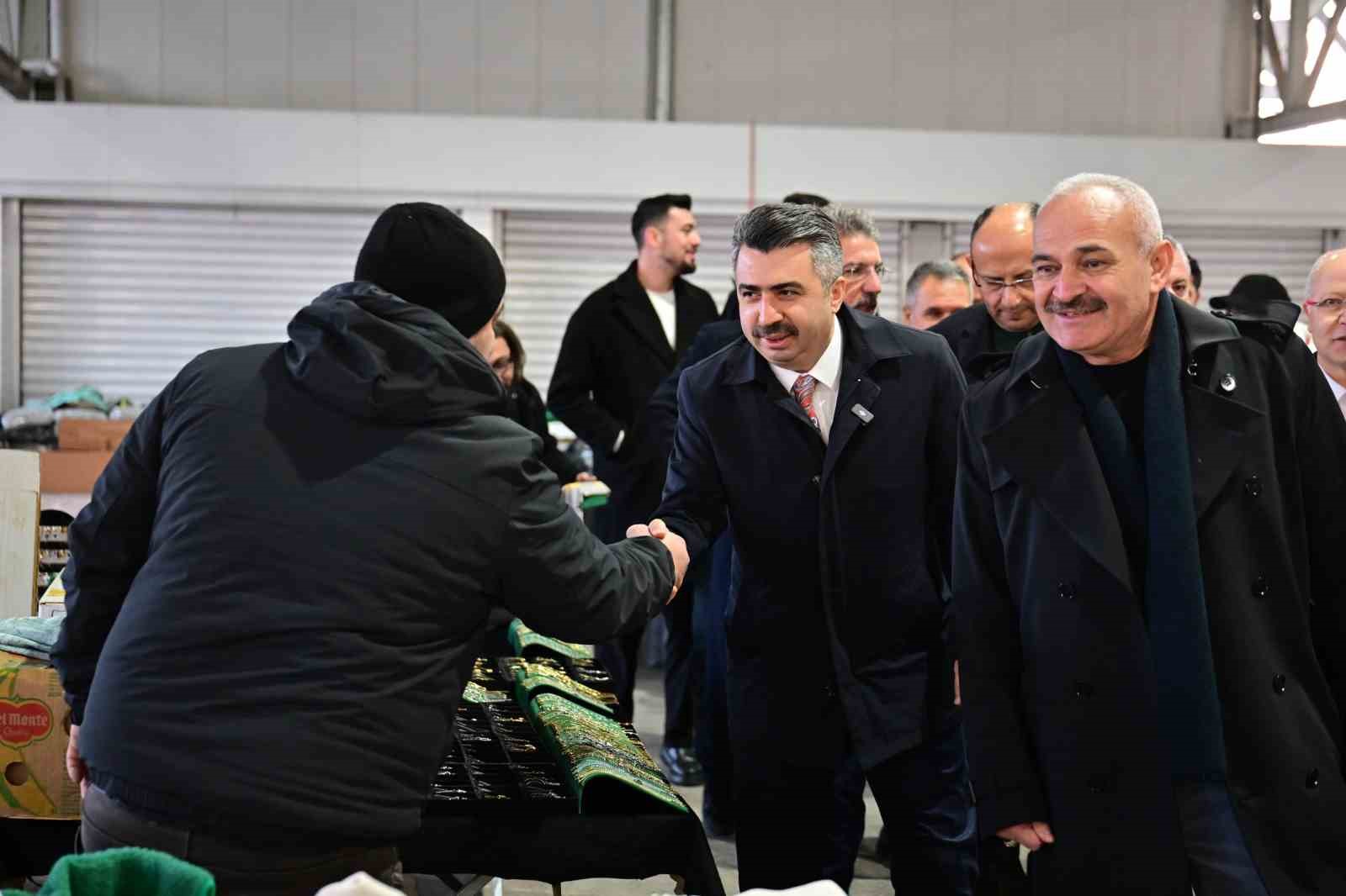 baskan yilmaz pazar esnafiyla bulustu 4 LzrD3wkQ