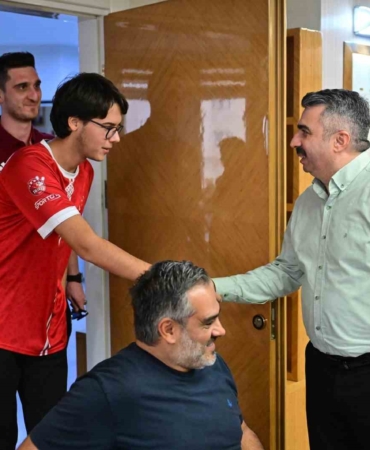 baskan-yilmaz-sampiyonlari-agirladi-hsDfmjBQ.jpg