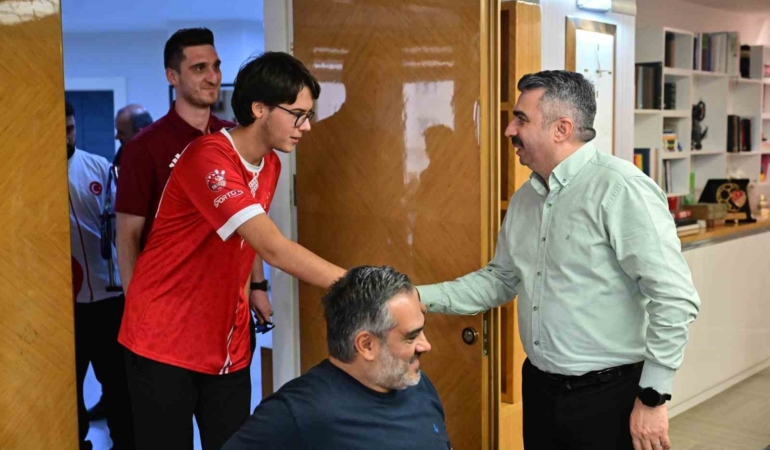 baskan-yilmaz-sampiyonlari-agirladi-hsDfmjBQ.jpg