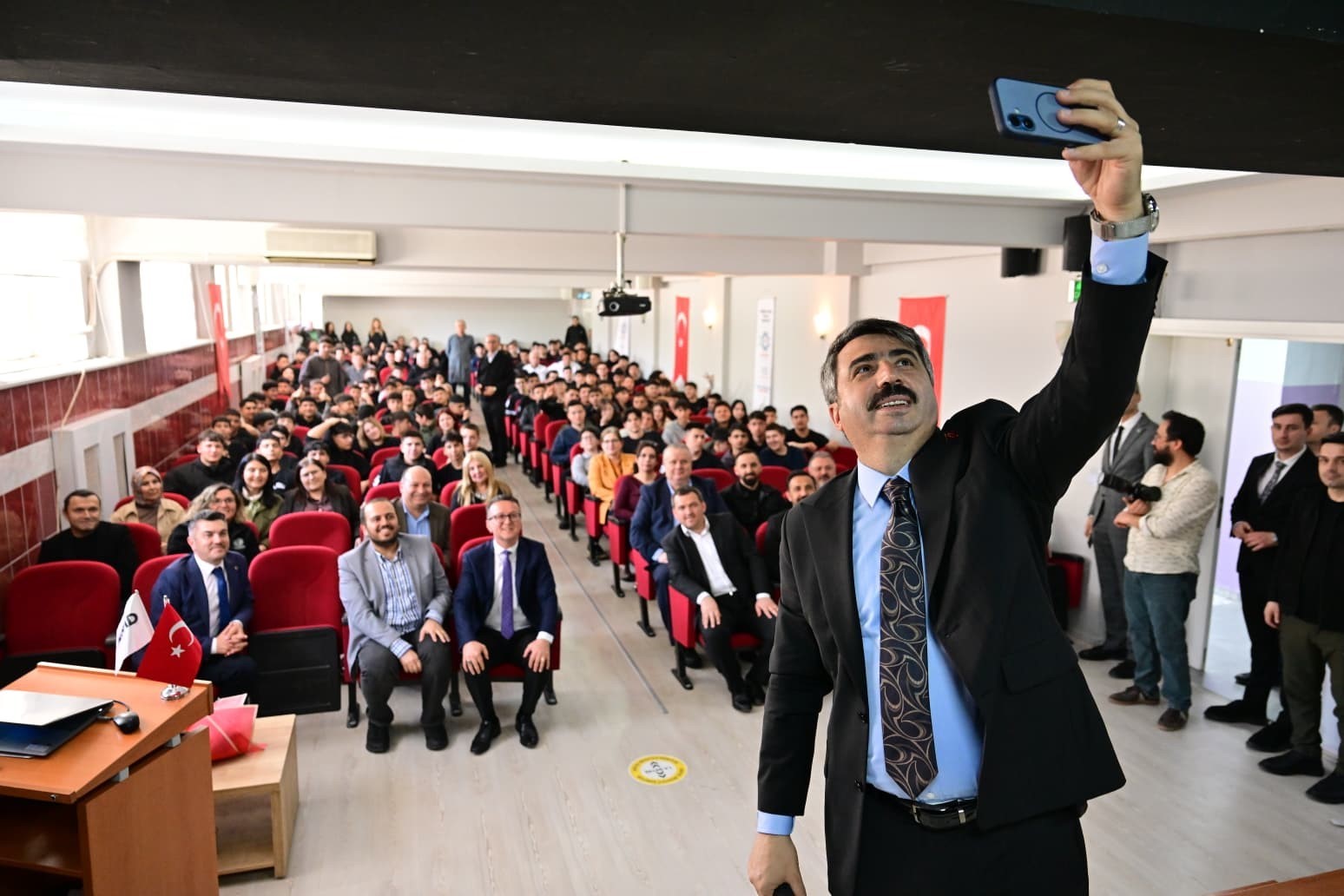 Başkan Yılmaz’dan gençlere tavsiyeler 8 baskan yilmazdan genclere tavsiyeler 4 FmhkJ4pT