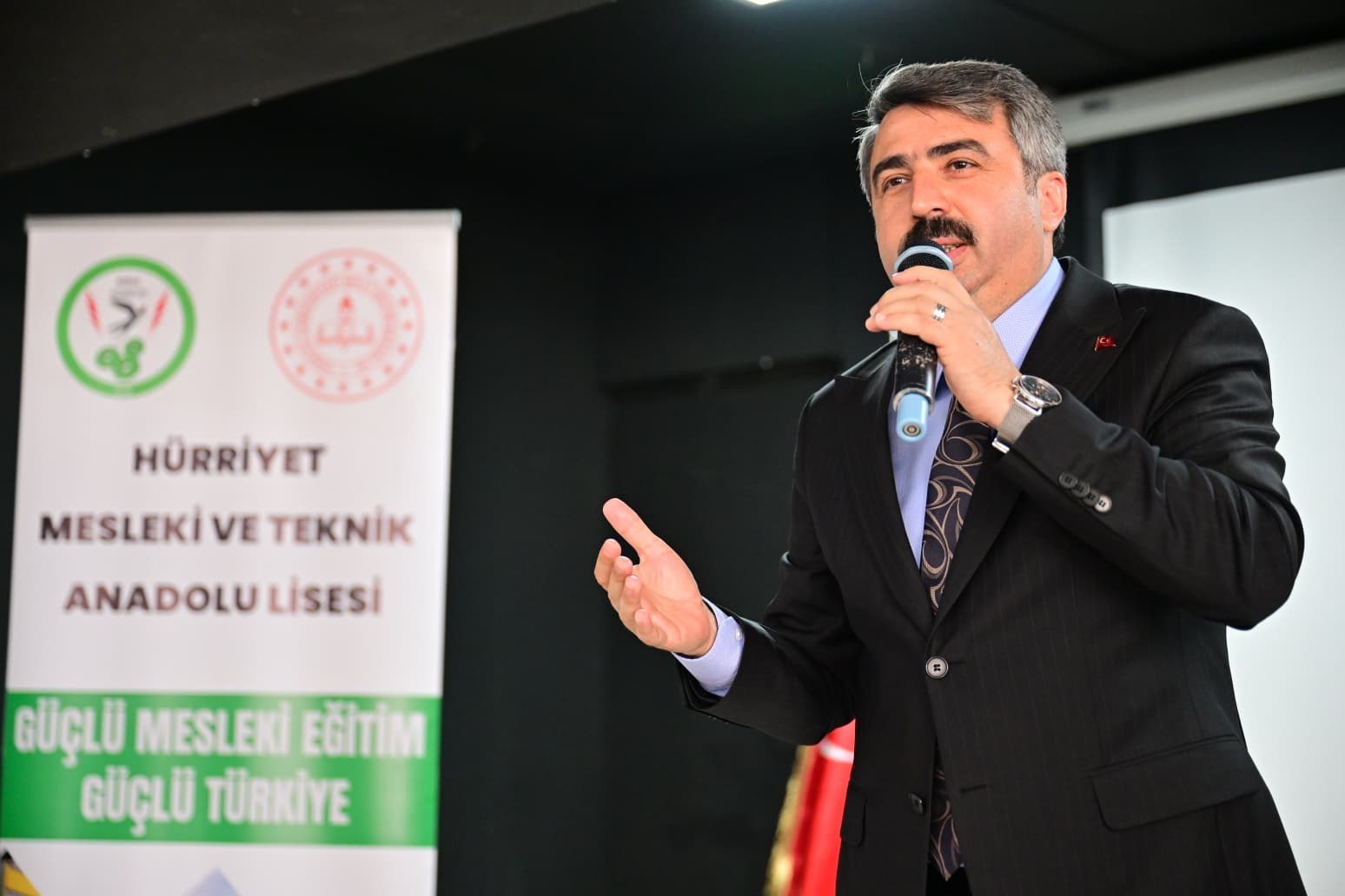 Başkan Yılmaz’dan gençlere tavsiyeler 9 baskan yilmazdan genclere tavsiyeler 5 hMEWpbVu