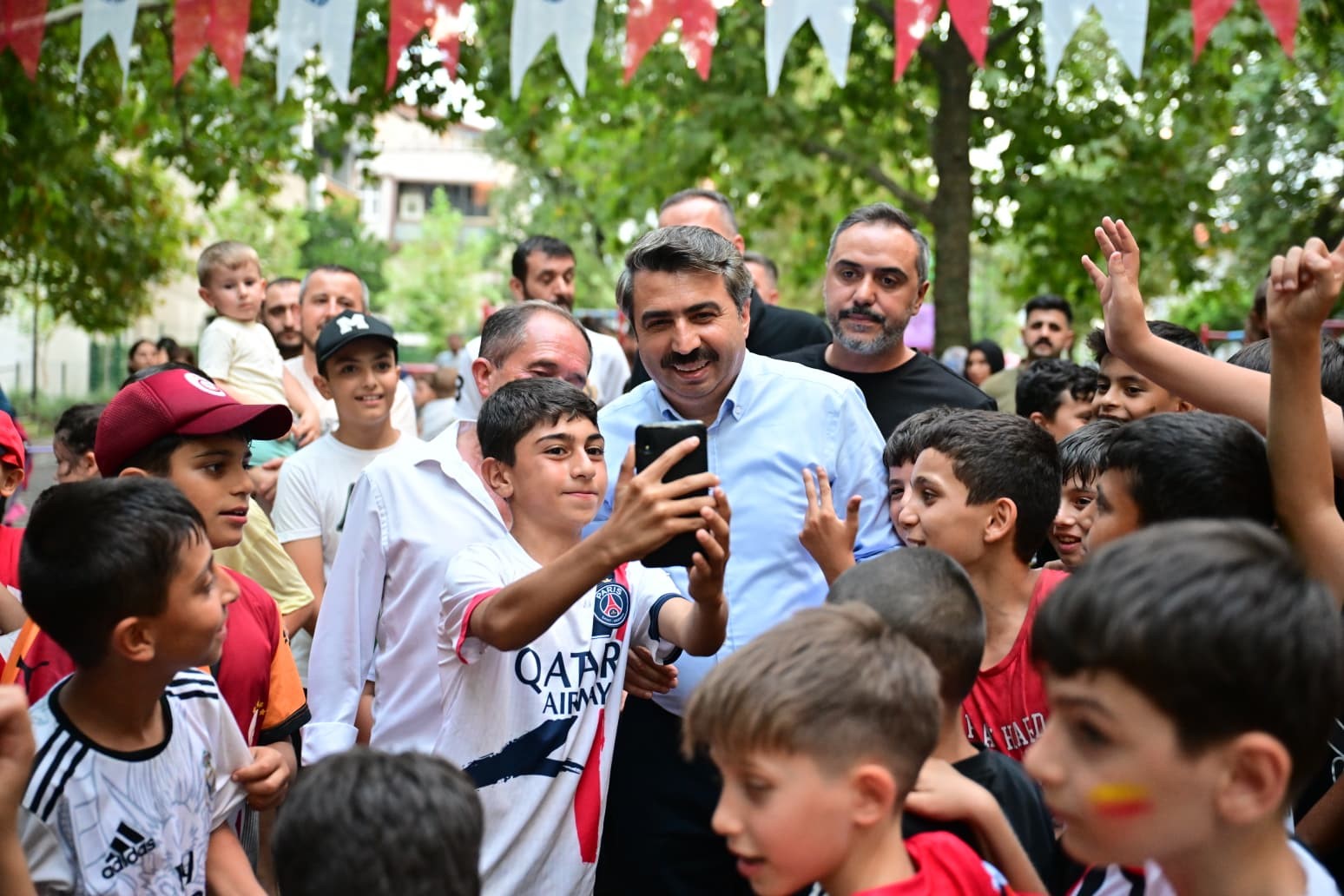 baskan yilmazdan miniklere surpriz 0 dM9S9GR6
